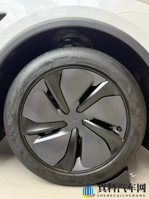 8x8x海外华为皇冠：华为跨界造车，惊艳新车引领智能出行潮流-2