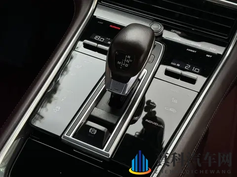 49万多，圆梦保时捷Panamera，29T引擎带你体验速度与激情-1