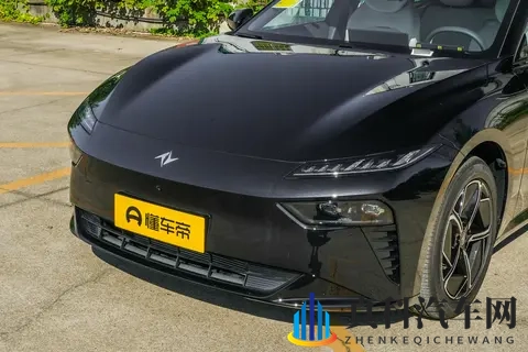 新手也能开的轿跑!东风奕派 eπ007 + 好开又安全-2