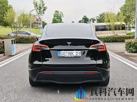 16万拿下特斯拉Model Y,通勤代步神器,省油又省心!-1