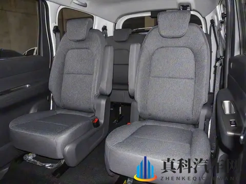 全新五菱宏光燃油版上市，外观变化大，售548万元起，还能否畅销-1