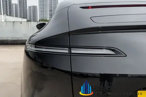 实测：1270km续航+5C闪充，智能与豪华的全面进化-1