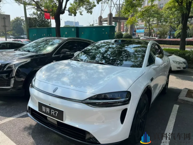 智界R7车主:提车就花一万二开通智驾,使用时车辆总是偏右-1