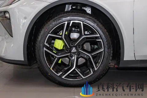 深蓝L06试驾:配置拉满、不走老路,适合全家人的新家轿-2