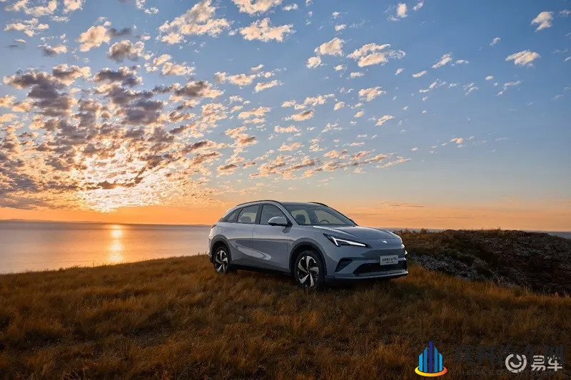 全新阿尔法T5左手元境智行，右手神擎增程-1