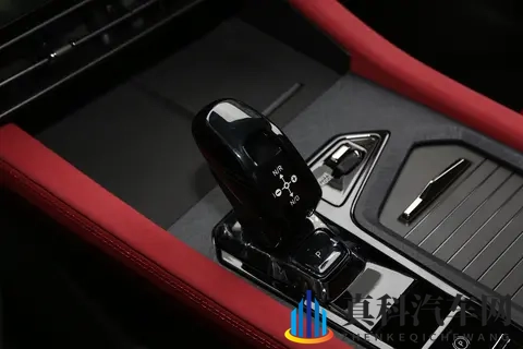 20T+8AT才10万出头?第三代领克03,让燃油车迷不再沉默!-2