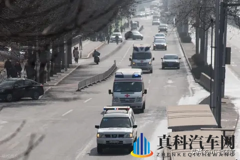 应急车道换胎扣12分？老司机都踩过的坑，说清楚合法操作边界-1