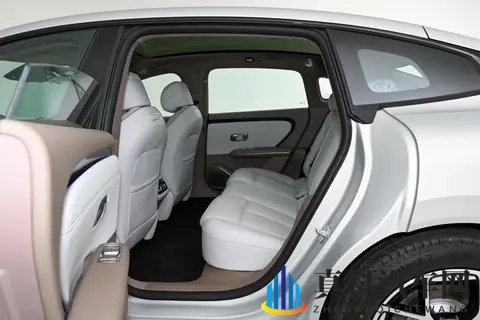 长安启源A06拿出诚意，配6C闪充+高规格悬架，小鹏M03接得住吗？-1