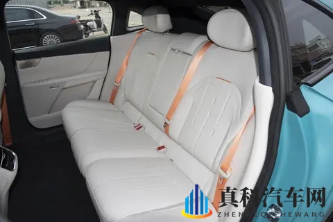 预售不到15万就能拿下！轿跑有这配置绝了，试驾东风奕派 eπ007+-1