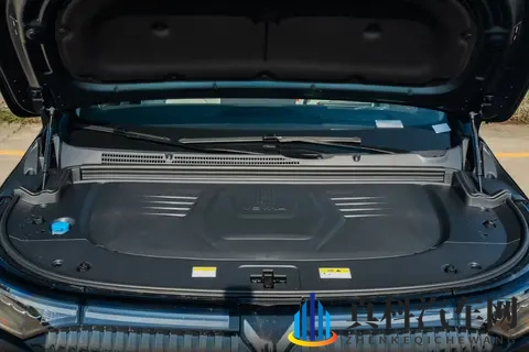 华为乾崑+鸿蒙座舱,试驾26款岚图梦想家,全能MPV实至名归-2