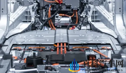 这么容易自燃,到底哪个才更好?磷酸铁锂和三元锂的真相!-2