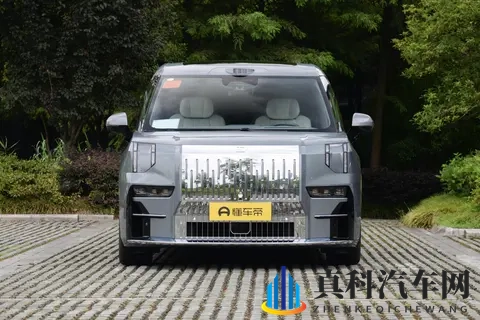 家用MPV推荐极氪009:全家都夸的空间大平层,还有红绿灯计时-3