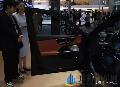 20万买C级豪华！车长近5米配9AT，月销破万可闭眼入!-1