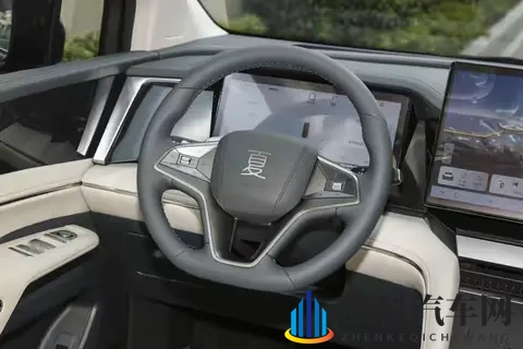 减配入门版增配顶配！2026款比亚迪夏：把区别对待写在配置表上-3