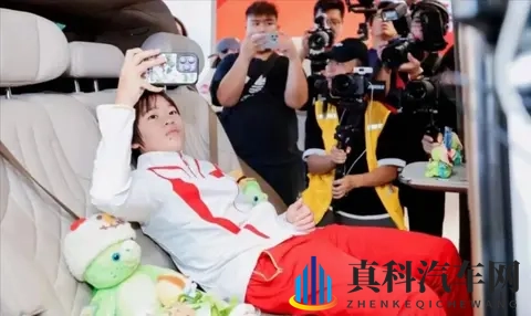 全红婵喜提三辆新车,遭到网友笑侃:再送院子放不下了…-2