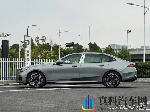 宝马5系跌至32万,抄底时机还是换代前夜?-1