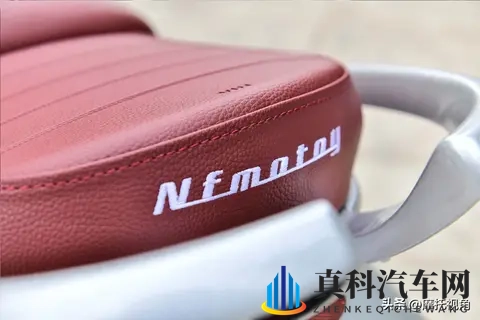 比150踏板还要便宜的250平踏板，该有的豪华配置却一样不少-3