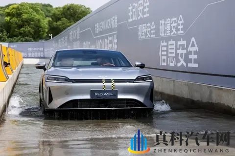 首款C级智慧旗舰，标配猎鹰700，车长超5米，将于11月15日上市-3