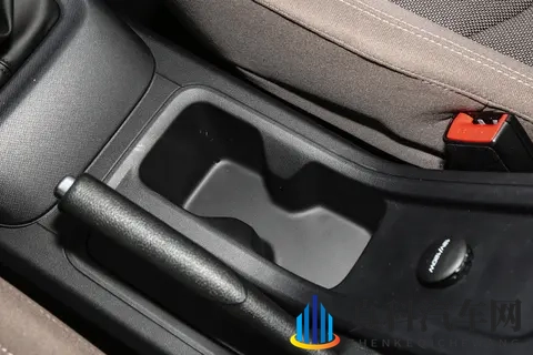 五菱星光730：全家出行好帮手，真7座+三动力+电动滑门-2