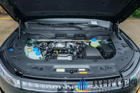 东风奕派eπ008增程超阔版：一款适合家庭使用的五座车型-1