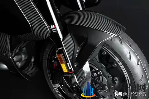 巴博斯跨界摩托车圈!这辆“德系猛兽”能否碾压日系?-3