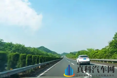 一位12年老司机的忠言：跑高速，牢记这4条铁律，关乎你的安全-1