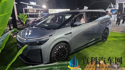 全球续航最长大七座 小鹏X9增程混动预售:35万起-3