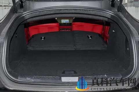 试驾阿维塔06:好车不必取舍 颜值实用性能兼得-3