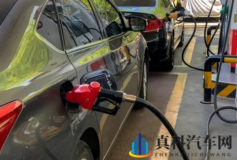 车船税新政实施，油箱盖变沉，30升以上车主纷纷沉默。-3