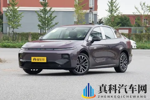 10万级家用轿车怎么选？零跑B01配激光雷达+8295芯片，香吗？-1