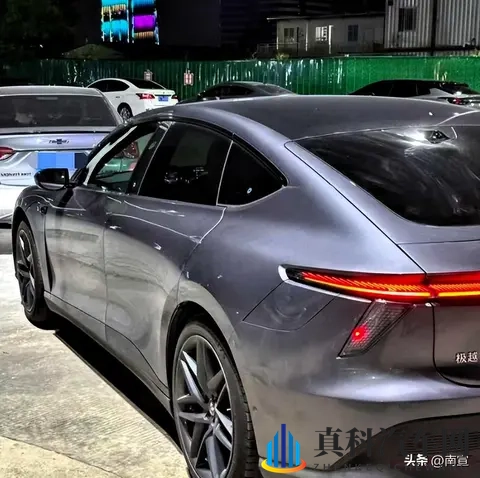 年轻人抢购烂尾车，是捡漏还是冒险？技术红利正在被重新分配-3