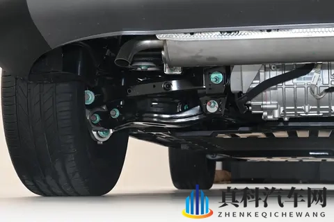 方程豹钛 7:当硬派 “方盒子” 装上家庭温馨,20 万级 SUV 有了新答案-3