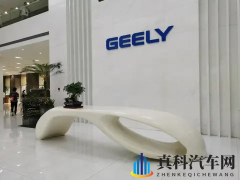 李书福“破防”！吉利成汽车界“黄埔军校”-3