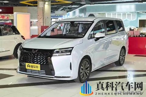 五菱星光730要来了,价格打到7万,MPV市场怕是要乱套-1