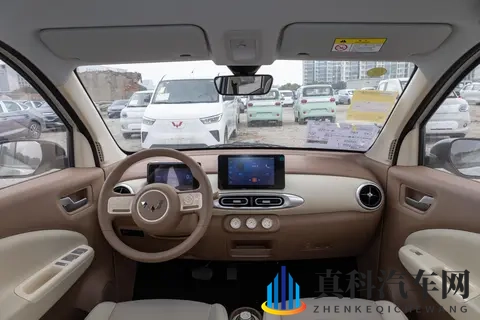 2025 款五菱宏光 MINIEV 四门版：空间快充大升级，城市代步够能打-3