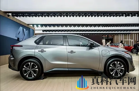 续航飙到752公里!广汽丰田铂智4X大升级!这次丰田终于不再佛系-1