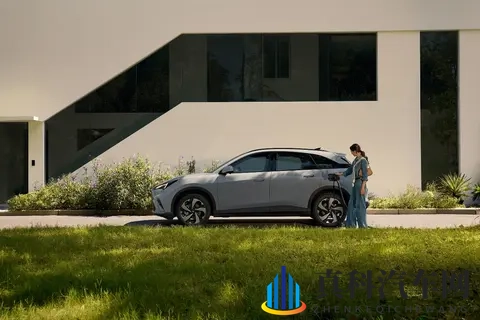 首搭增程动力,价格够给力,极狐全新阿尔法T5限时售1098万元起-2