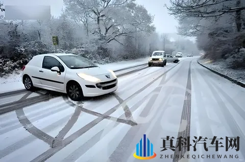 驾校教练骂爆的操作:手动挡3档起步?车没动先废半条命!-3