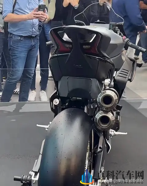 春风V4SR-RR原型车正式亮相-3