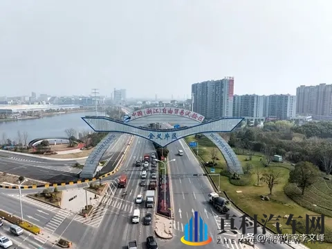 银十销冠炸场!零跑月卖7万成新王,去年还差点倒闭?(随笔)-2