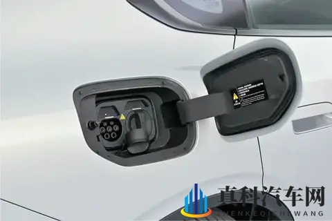 激光雷达+磁流变悬架+后驱底盘,豪华配置,深蓝L06 1399万起超值-2