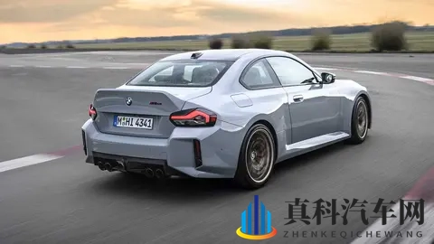 早乙女由依双马尾背粉书包：时尚新宠跨界亮相，概念车设计独具匠心-3