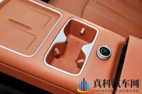 1898万的方程豹钛7有多香？47处储物格+1880L空间，买得钛对了-3