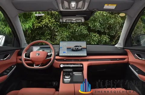 26款长安CS75 PLUS上市,百公里油耗696L,配146英寸中控屏-2