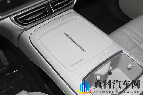 15 分钟快充 + 310km 纯电续航！深蓝 S09，通勤郊游都适配-3