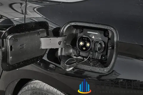 10万级家轿太卷了！风云A8L对决秦L DM-i，谁更能拿捏年轻人？-3