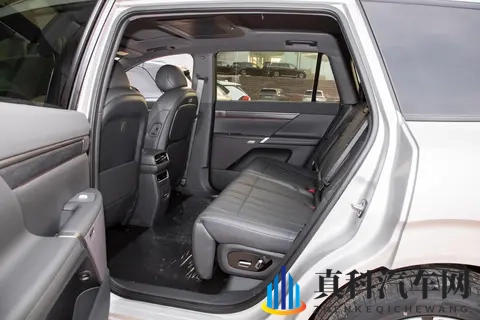 东风奕派2026款eπ008增程超阔版五座:家庭用车优选-2