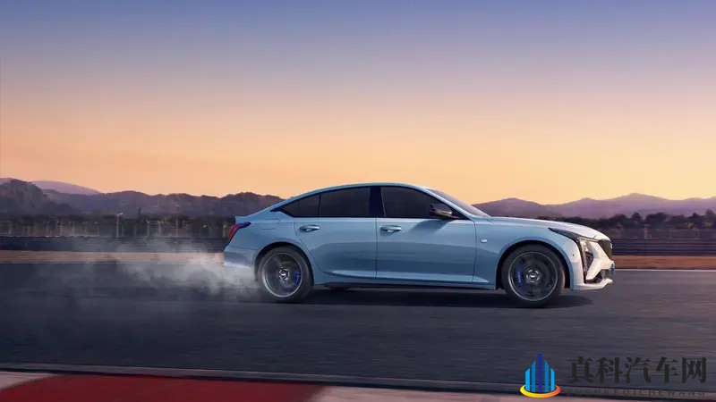 别只关注宝马3系了,不如看看这台20万内的“后驱王”-1