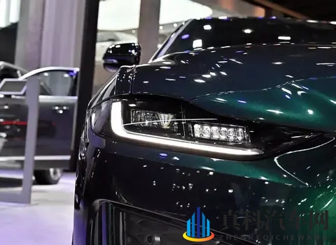 想花十几万买 “有面儿” 的车，看遍凯美瑞、天籁总觉得缺豪华感-1