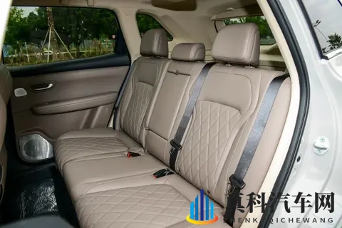 1398 万起，四驱续航超 230km，第三代蓝电E5 PLUS开启预售-2